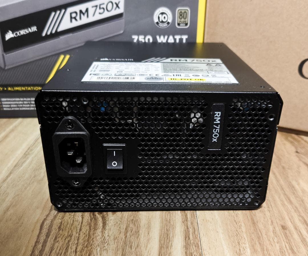 Corsair RM750x 750W電源 80PLUS Gold