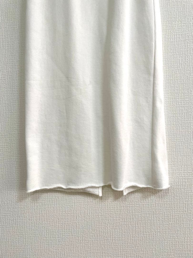89.新品　KALNAホワイト後スリットロングスカート