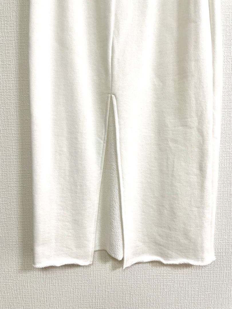 89.新品　KALNAホワイト後スリットロングスカート