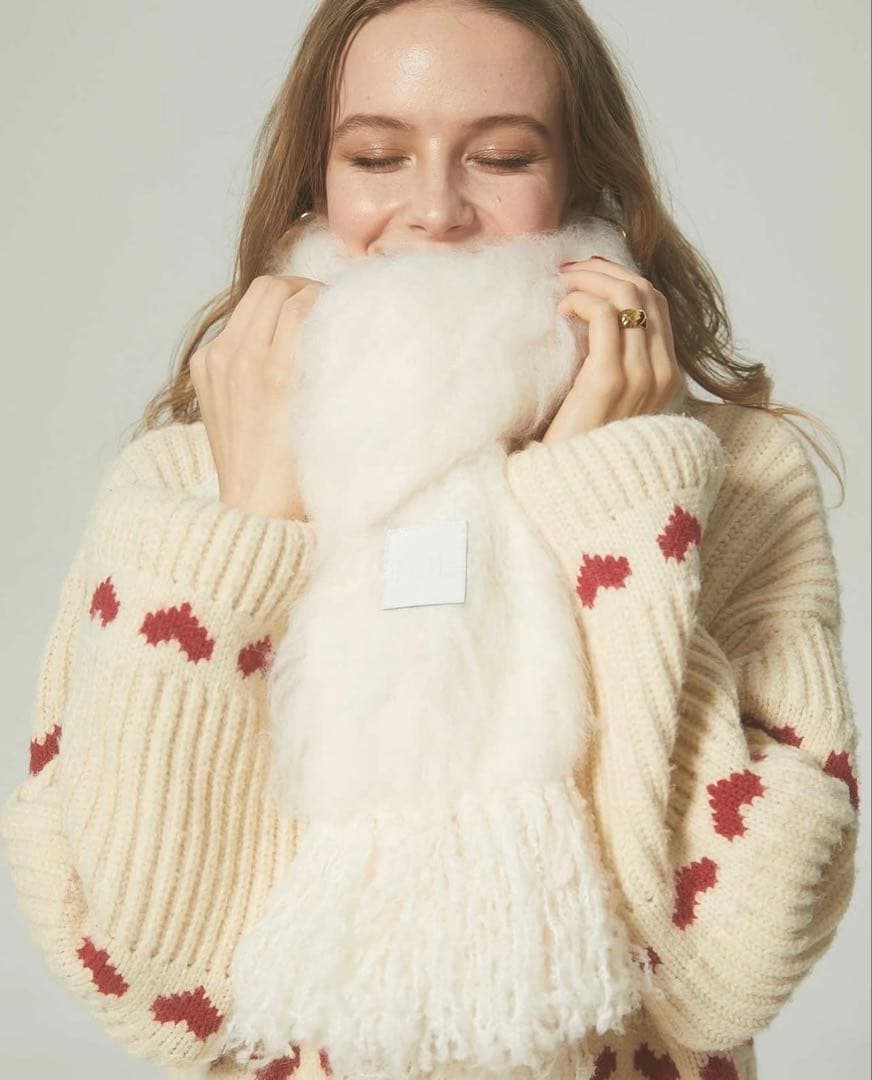 the toe PIGALLE SHAGGY MUFFLER ホワイト