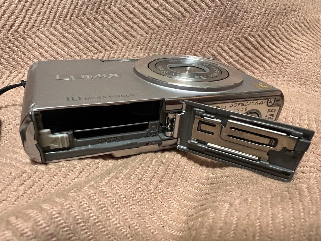 Panasonic パナソニック　LUMIX DMC-FX37 デジタルカメラ