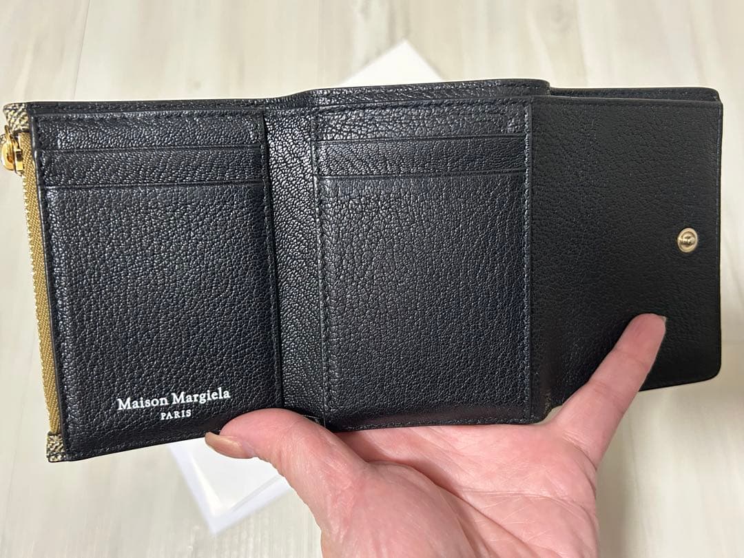 メゾンマルジェラ 三つ折り財布