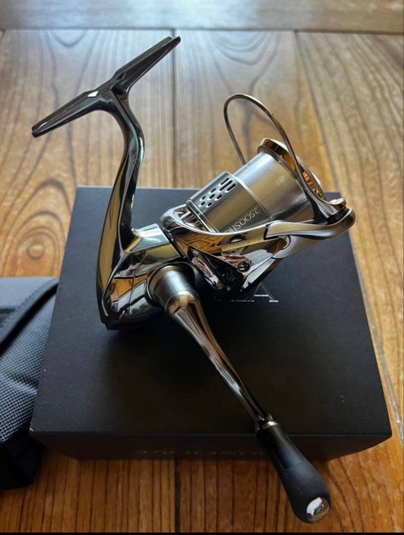 美品　STELLA SHG2500ステラ　リール 収納ケース付き