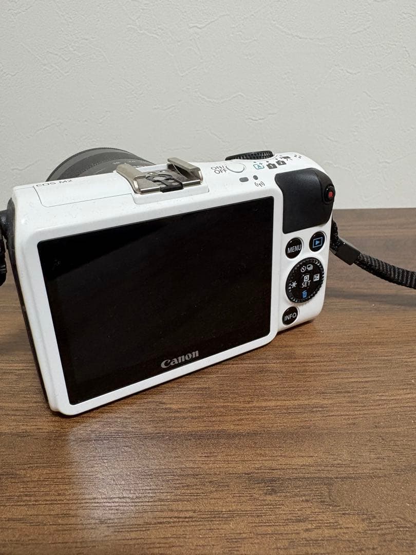 Canon EOS M2 人気ホワイト ミラーレス一眼　コンパクトで女子人気