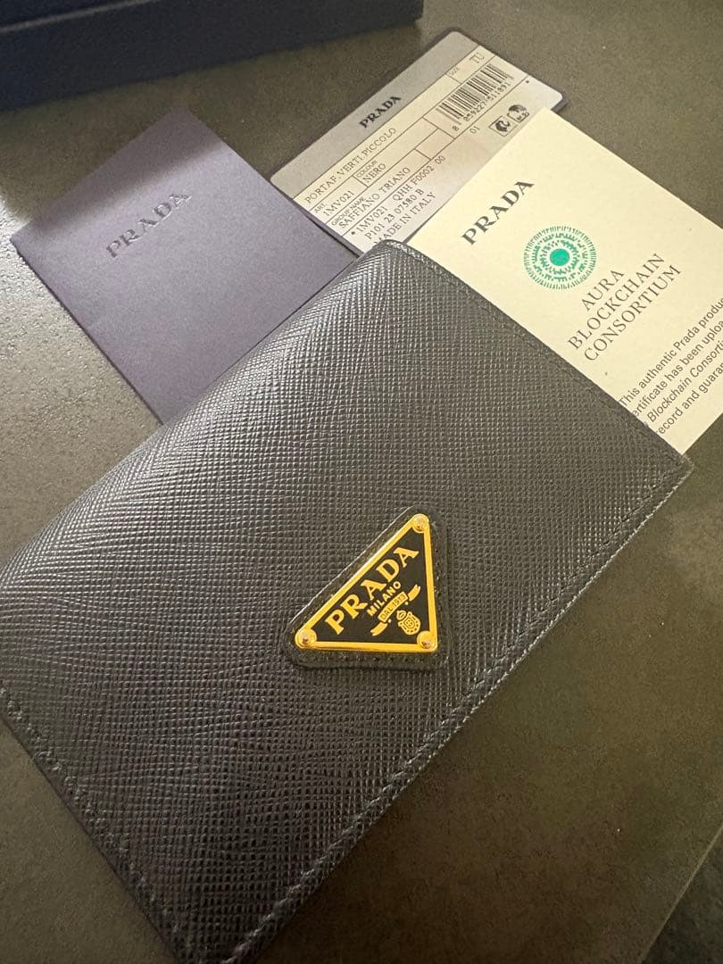 PRADA 二つ折り財布 ブラック 美品