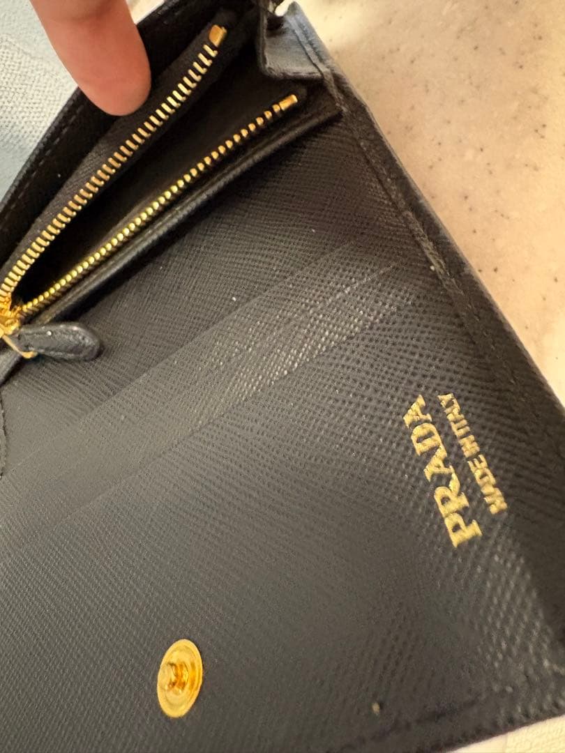 PRADA 二つ折り財布 ブラック 美品