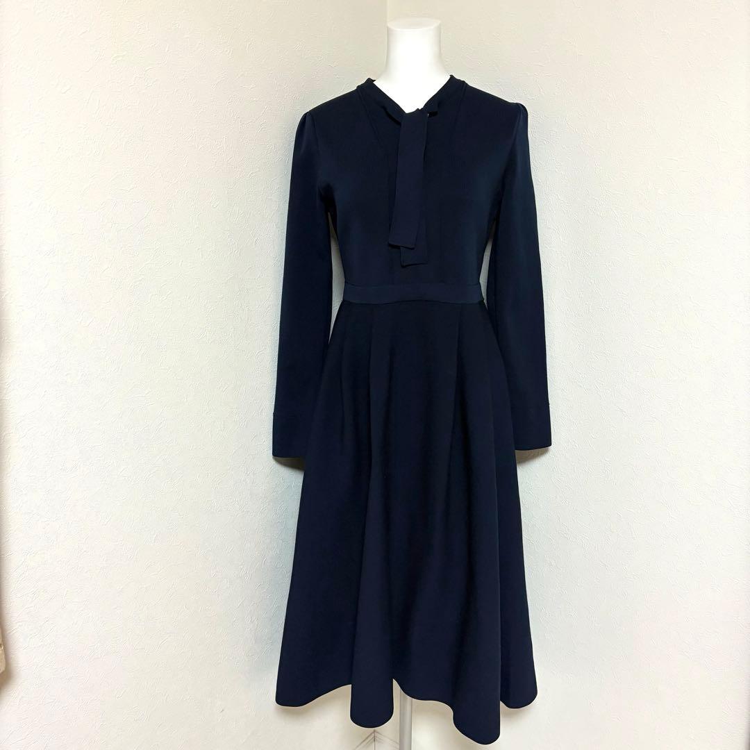 ⬛︎な美品◆23AW CELFORDボウタイプリーツワンピース　ネイビー濃紺