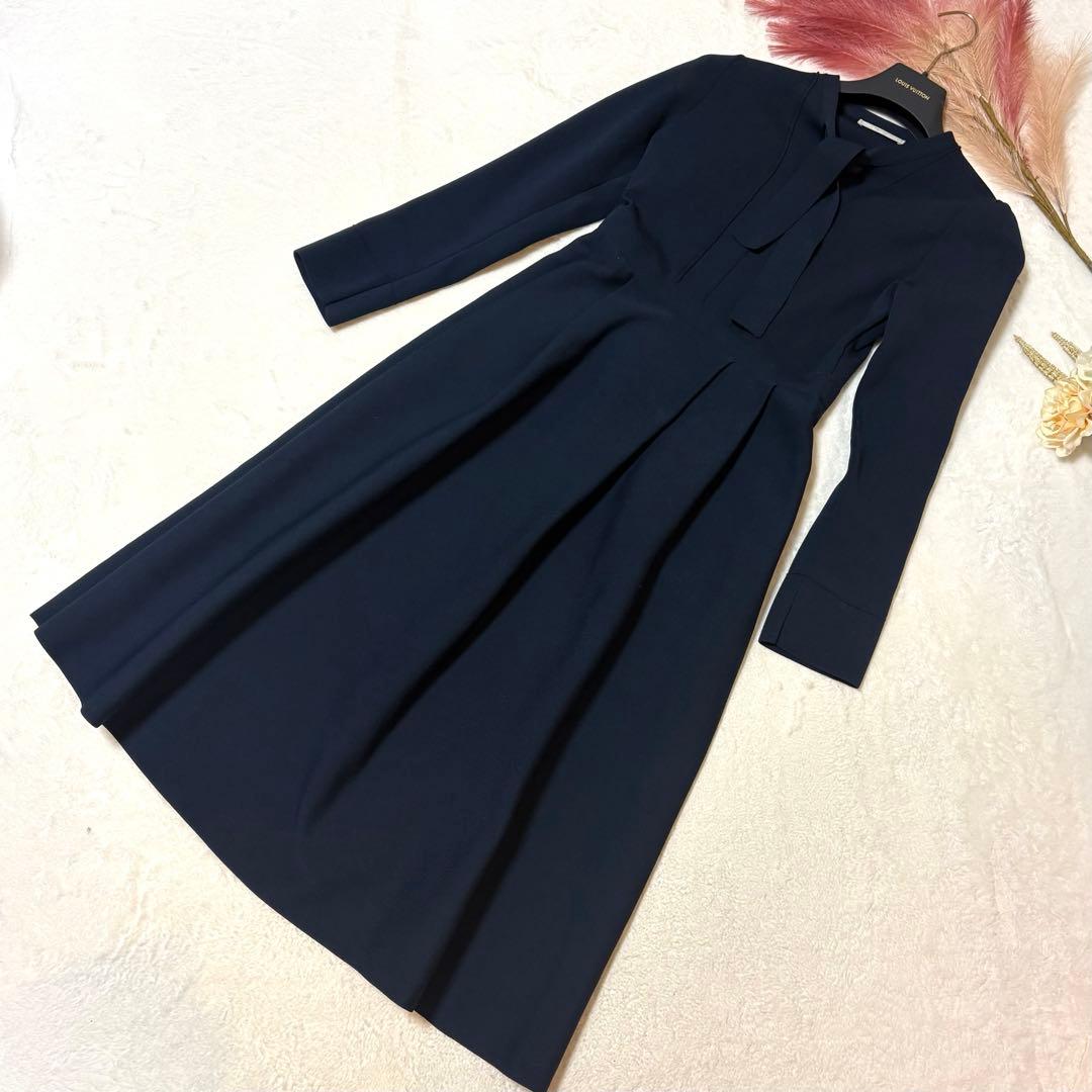 ⬛︎な美品◆23AW CELFORDボウタイプリーツワンピース　ネイビー濃紺