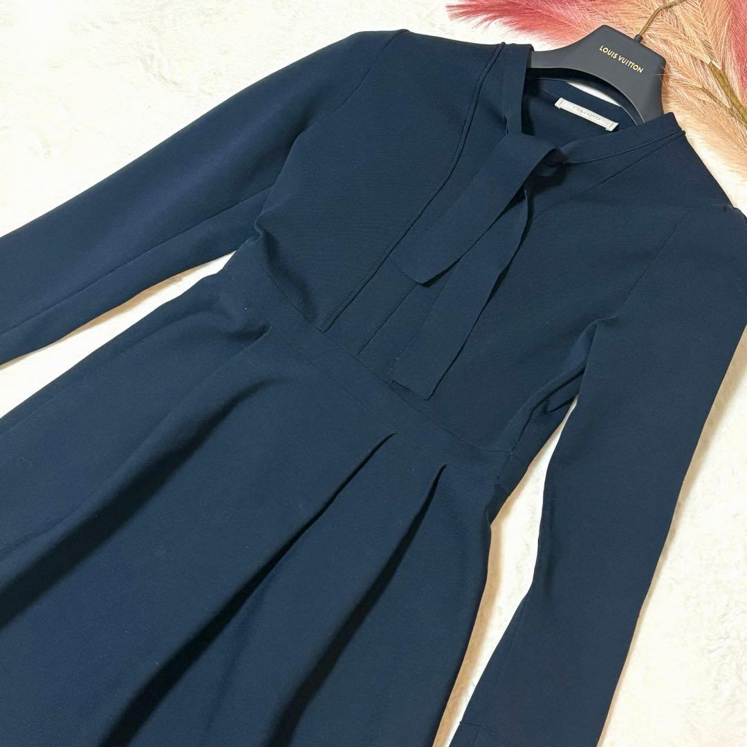 ⬛︎な美品◆23AW CELFORDボウタイプリーツワンピース　ネイビー濃紺