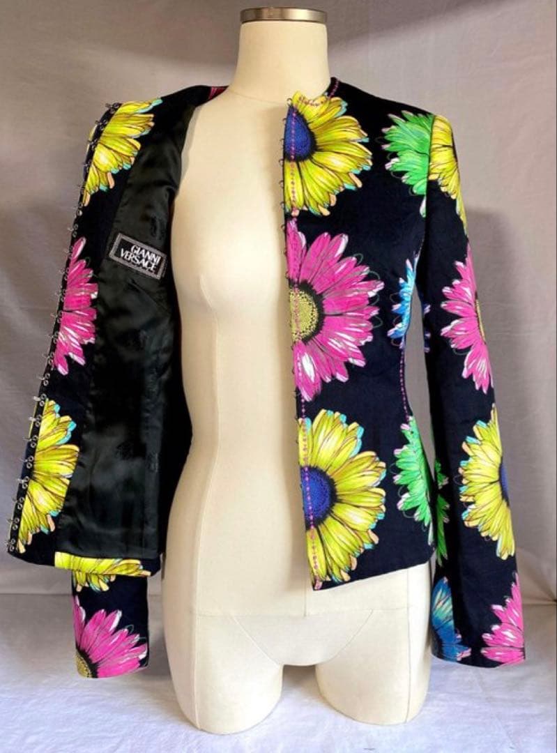 GIANNI VERSACE　ジャンニヴェルサーチ　シルクジャケット　38 ロゴ