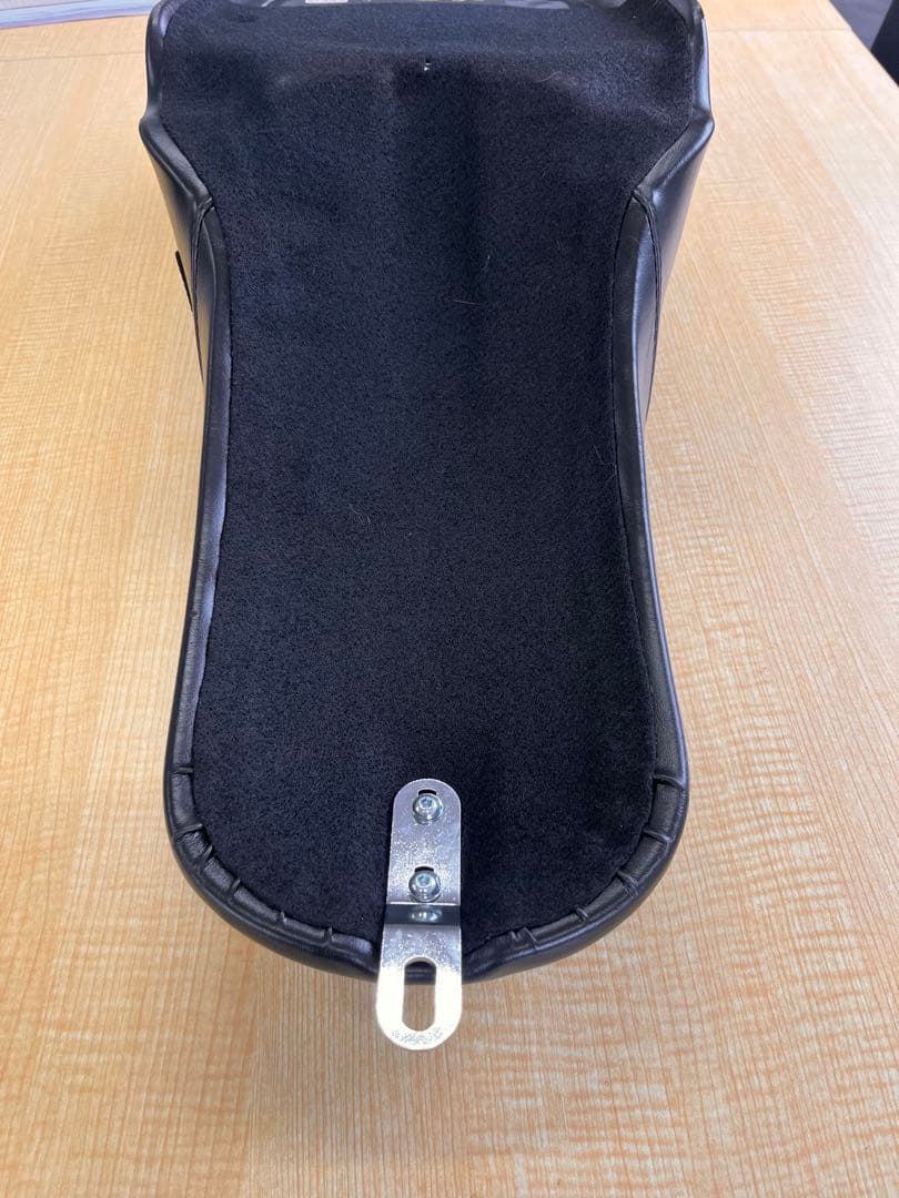 ハーレー　ダイナ？　Le Pera ラペラ　バイクシート 黒　未使用品