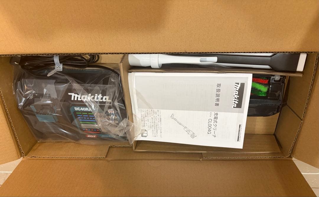 新品未使用　マキタ 充電式クリーナCL004GRDW白　サイクロン仕様