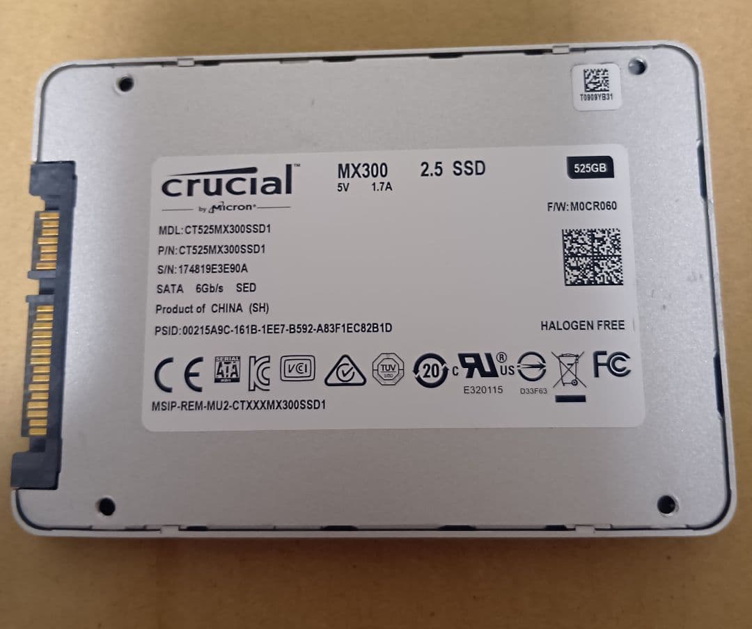 Crucial 525GB SSD　G.SKILL 8GB×2枚　16GB