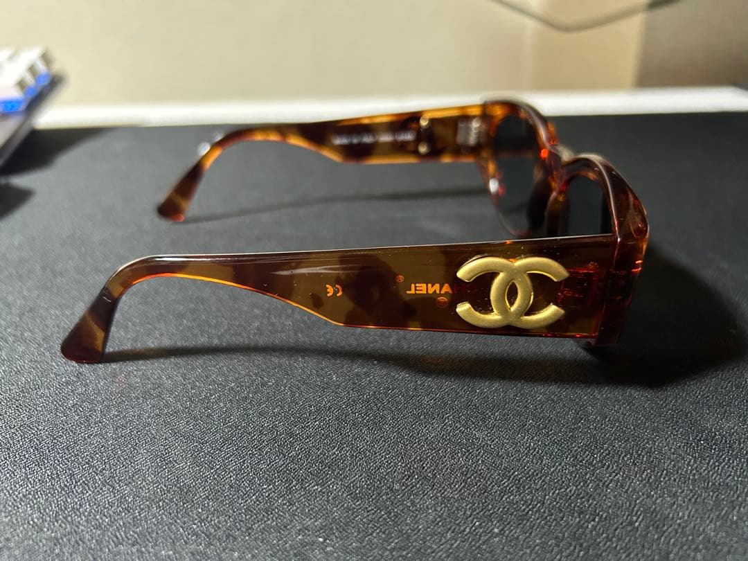 CHANEL ロゴ付き サングラス べっ甲柄
