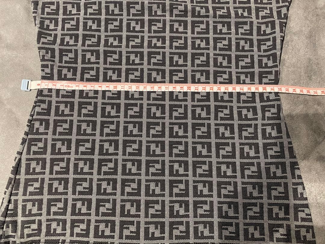 ⭐︎FENDI フェンディ ロゴパターン 半袖Tシャツ⭐︎