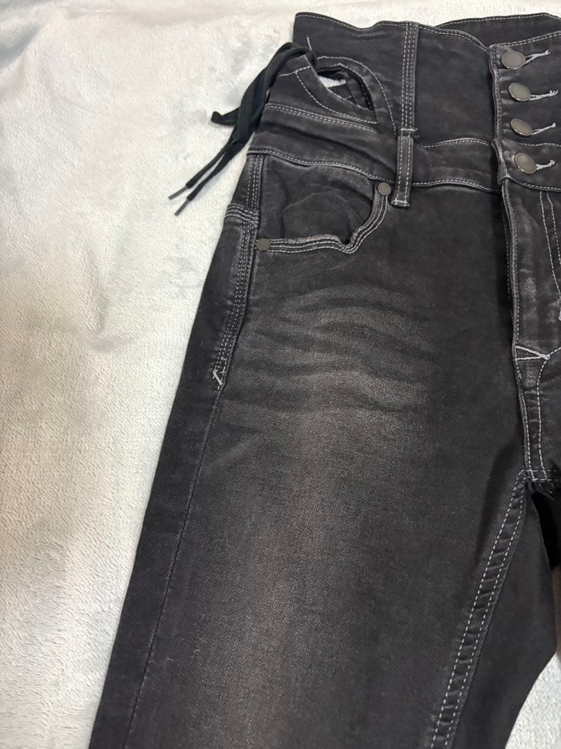 24時間セール　美品　EMODA エモダ　カットアウトリボンハイウエストフレアM