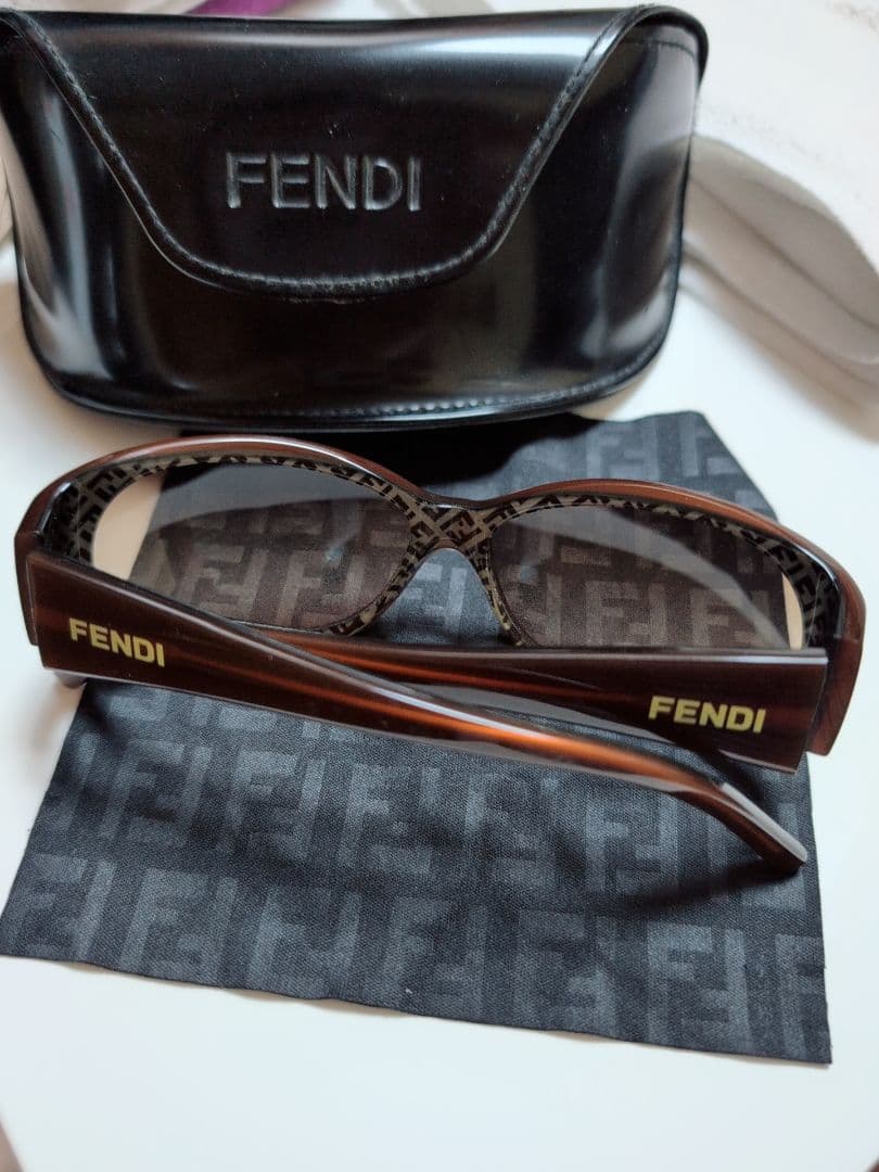 ゆ。　FENDI　サングラス　正規品　未使用　フェンディ