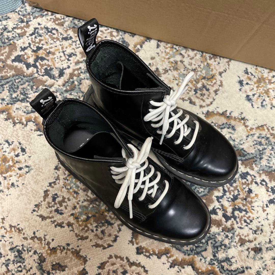 Dr.Martens 8ホール レディース 黒 レザーブーツ ハイカット