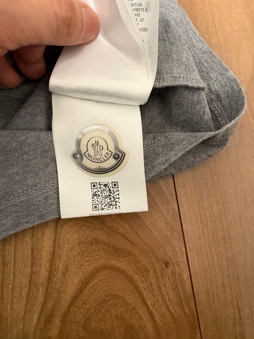 MONCLER グレー Tシャツ パッチ付き