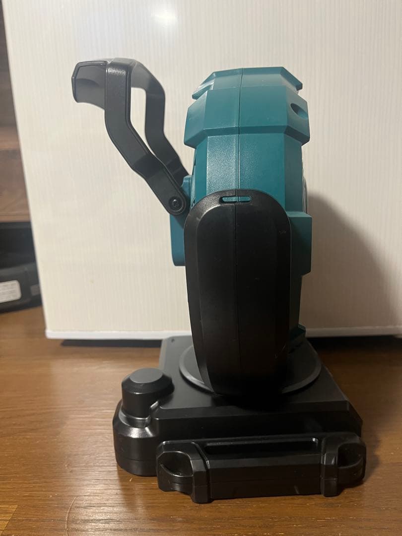 マキタ　充電式ファン　CF101D