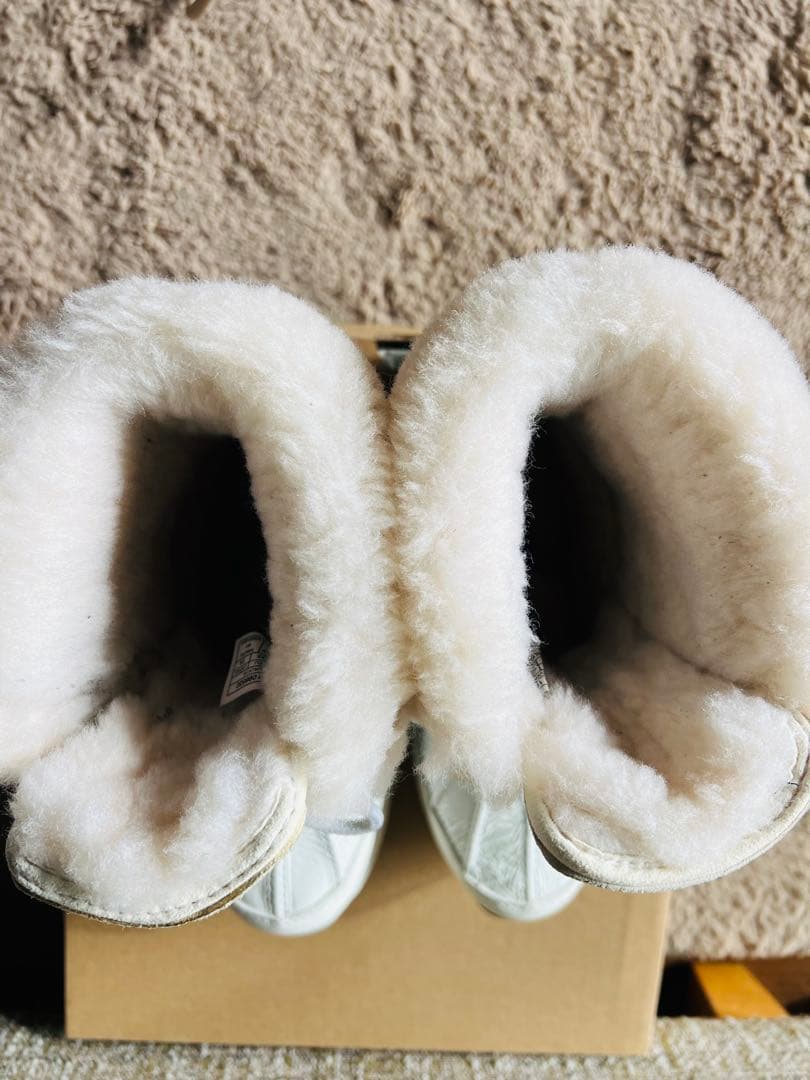 UGG ムートンハイカットブーツ　防水