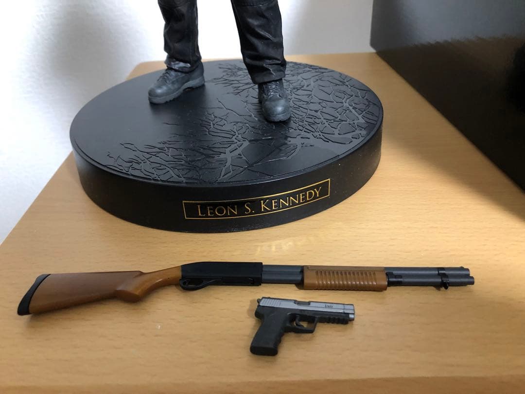 正規品 バイオハザードRE4 コレクターズエディション レオン フィギュアのみ