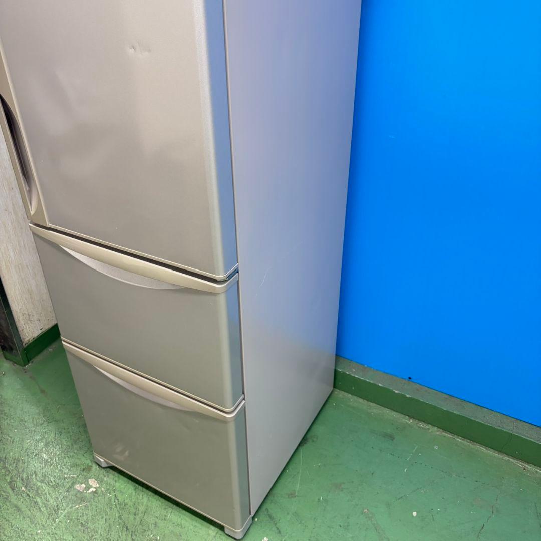 820 1〜2人暮らし用　冷蔵庫　200L〜300L　小型　3ドア　ゴールド