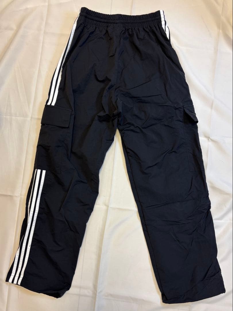 にしやん　adidas　クラシックス スリーストライプス カーゴパンツ