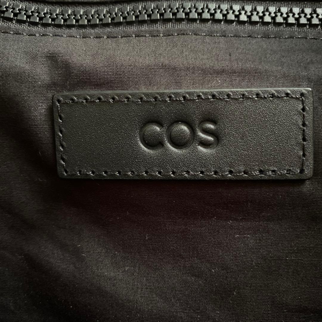 COS キルトメッセンジャーバッグ