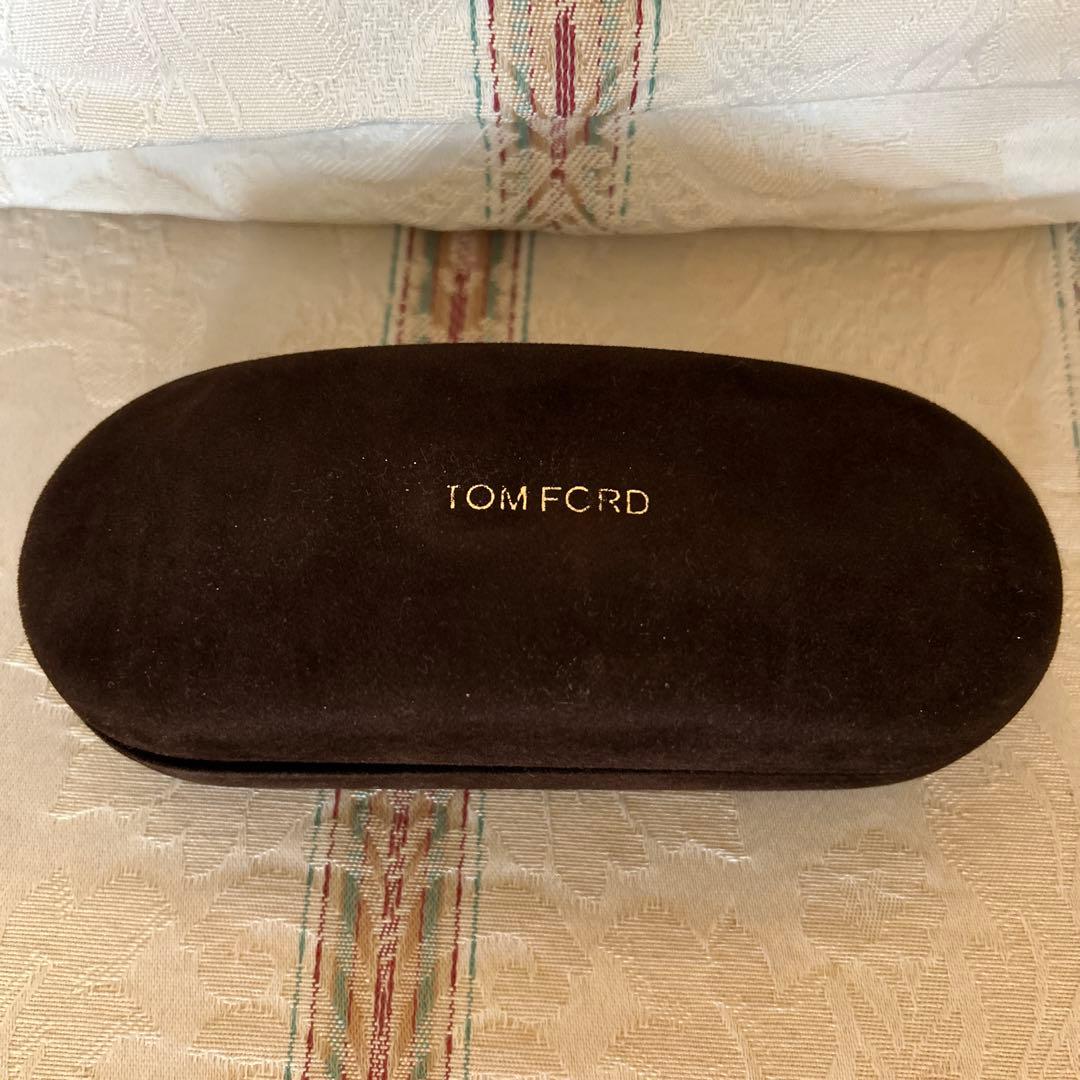 TOM FORD ブラックサングラス ケース付き