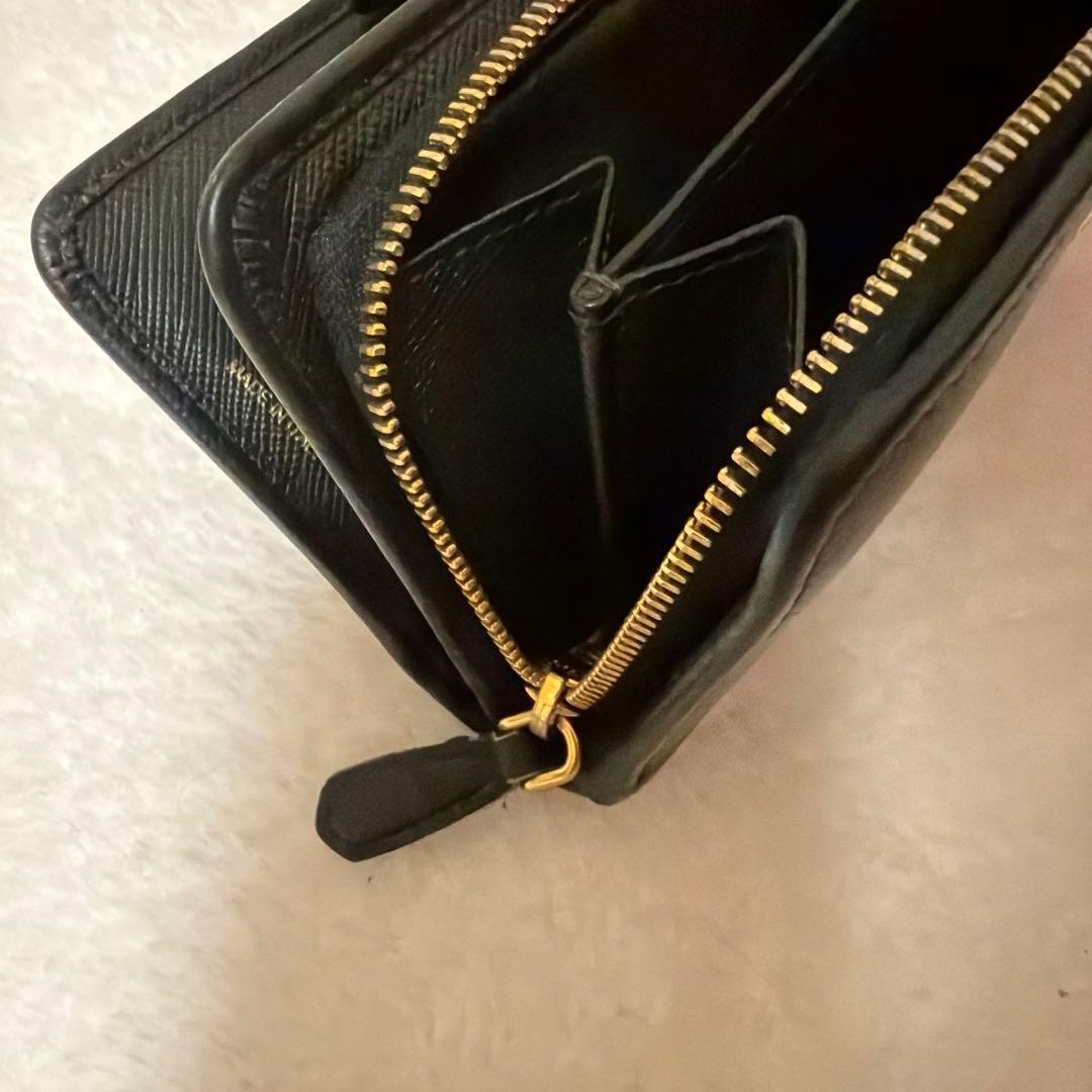 PRADA ブラックレザー 二つ折り財布 プラダ 黒 カードケース 小銭入れ付き