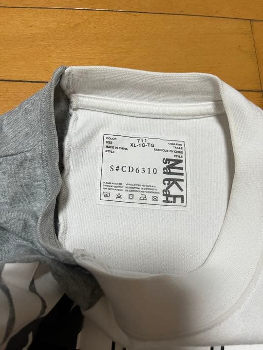NIKE sacai ナイキ　サカイ　Tシャツ