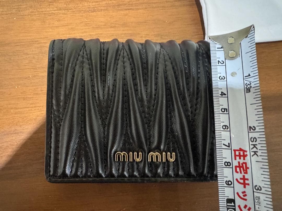 MIU MIU マテラッセレザー 二つ折り財布 ブラック