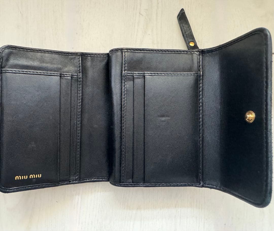 MIUMIU ブラック　二つ折り財布