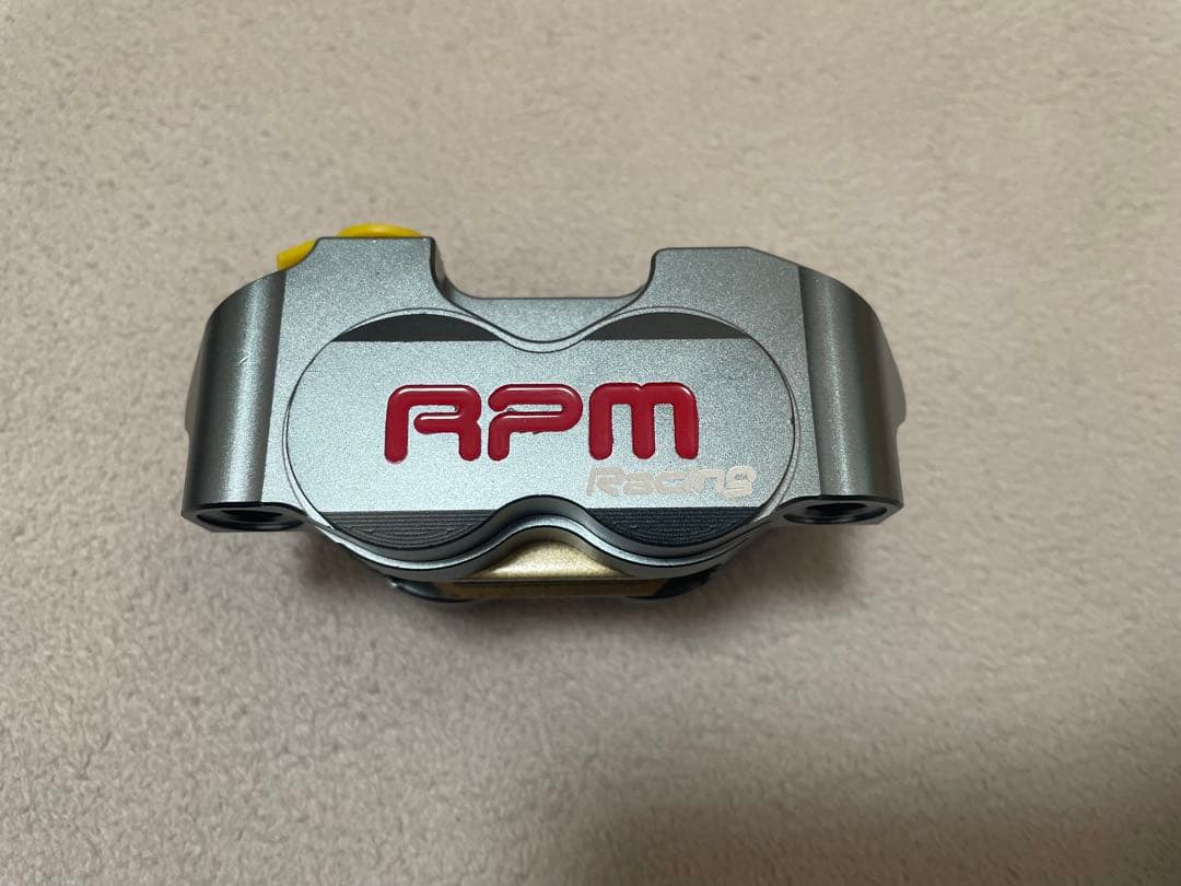 RPM Racing ラジアルマウントブレーキキャリパー　キャリパーサポート