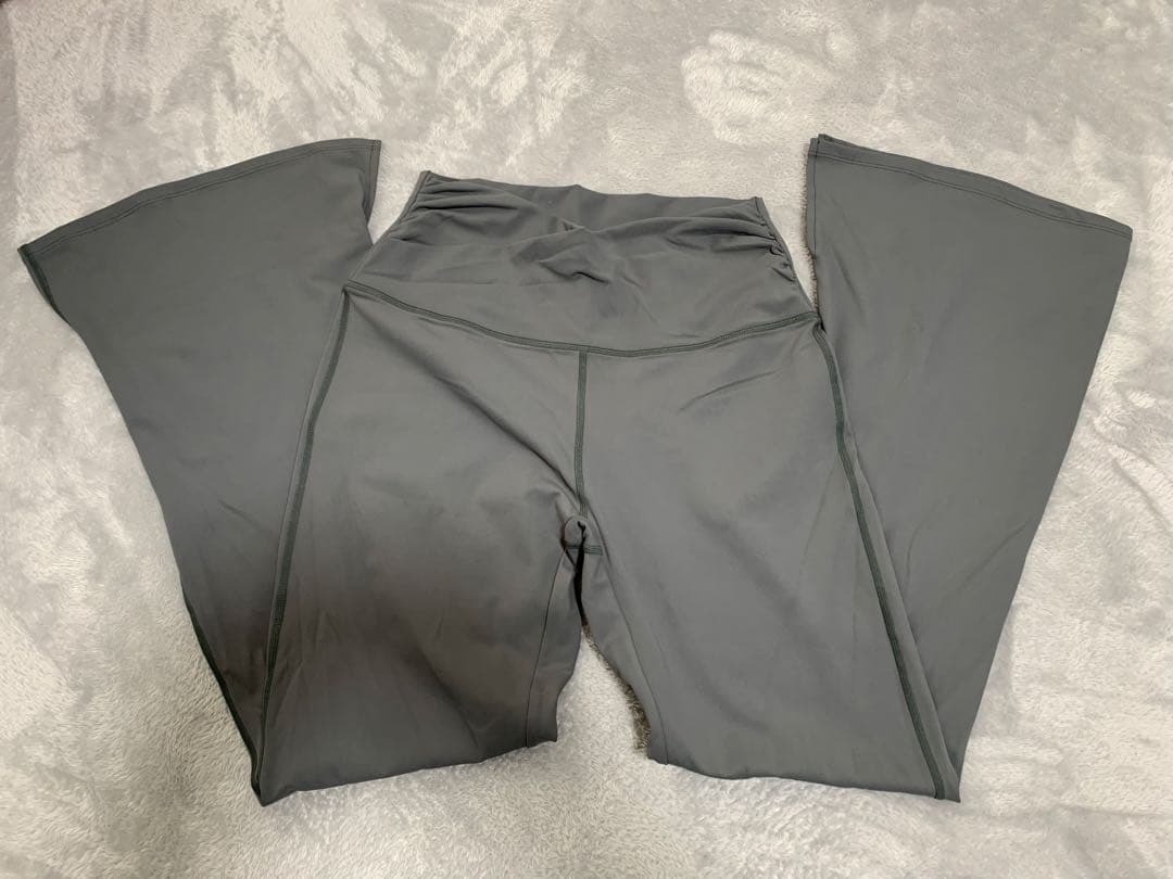 【新品タグ付き】 【SUKALA】ベーシックフレアパンツ　レギンス 　Ｌサイズ