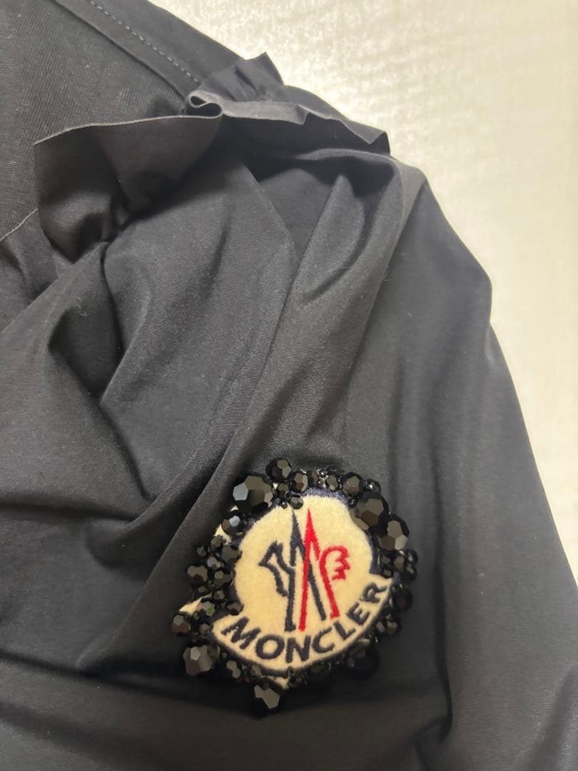 MONCLER ブラック フラワー刺繍 ワンピース