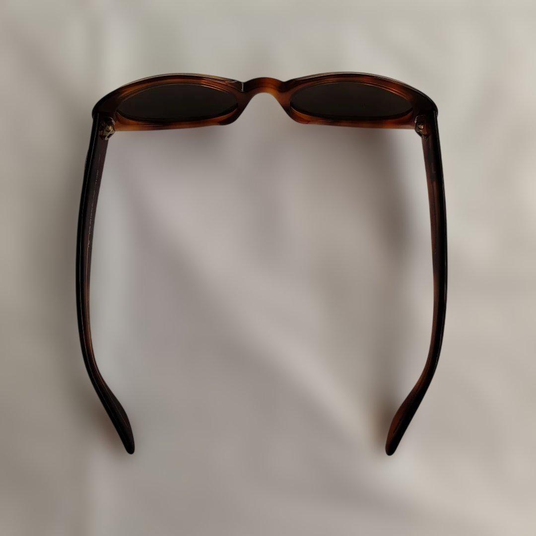 GUCCIブラウンオーバルサングラス Gロゴ付き