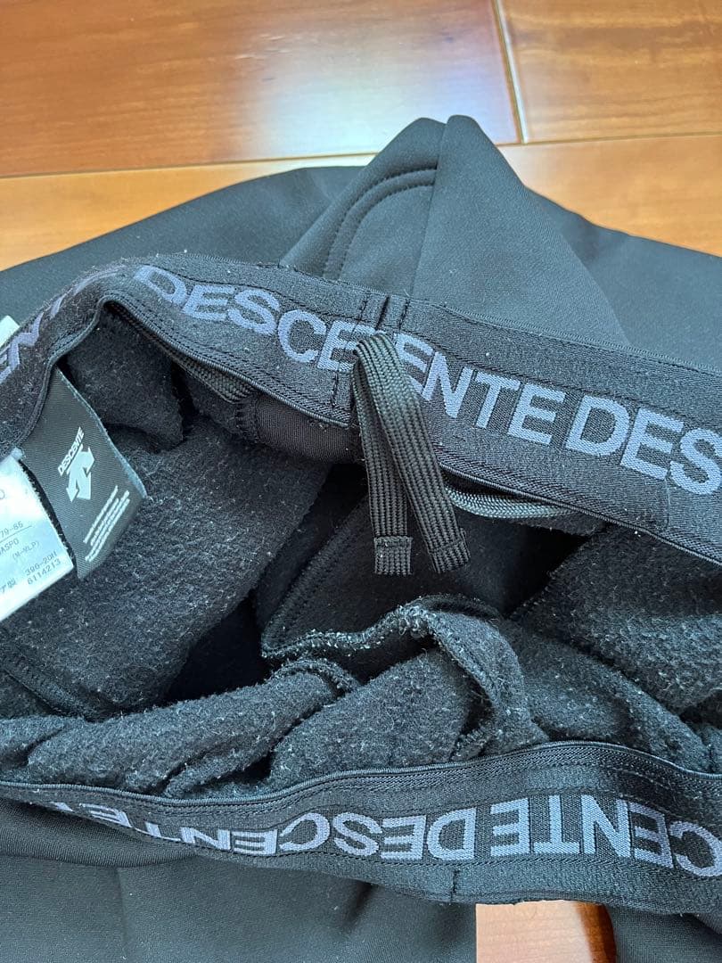 TEAM DESCENTE フード付きジャージ上下セット ブラック　【非売品】