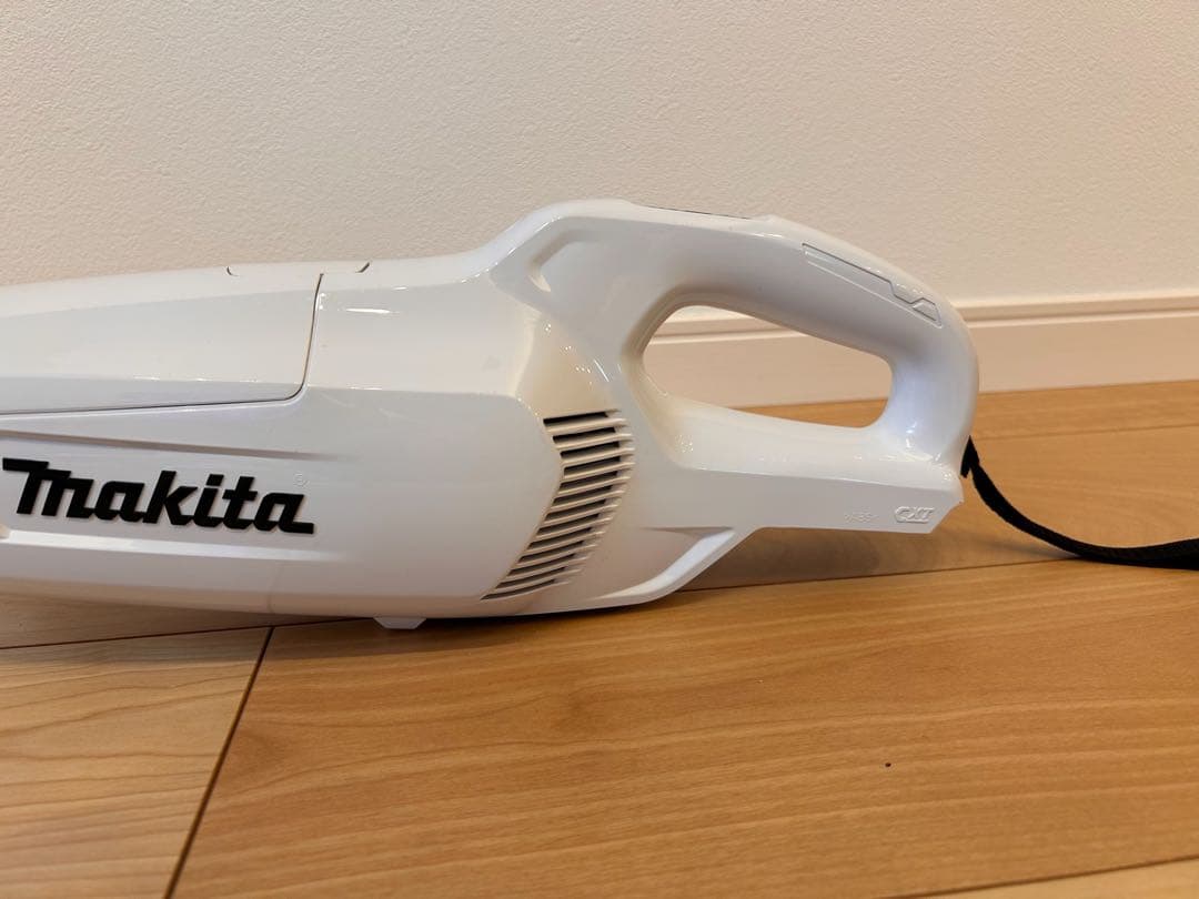 （分解洗浄済、充電器付）マキタ掃除機　10.8v CL107FD