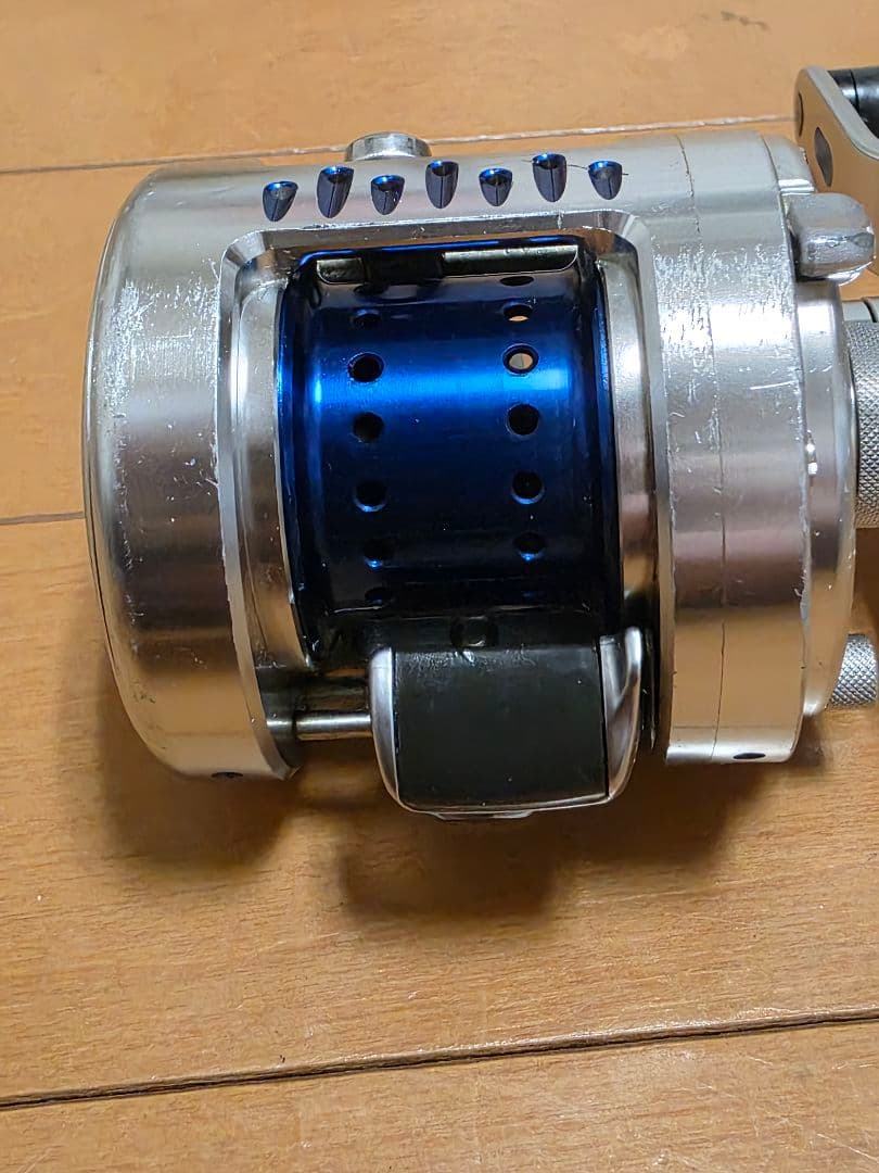 シマノ　カルカッタコンクエスト 300 タイプJ　オシア