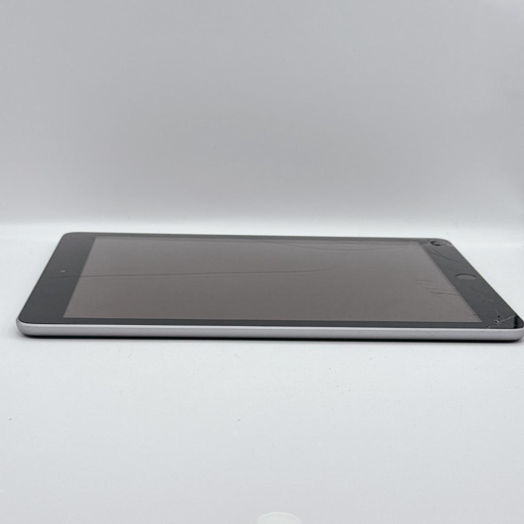 iPad (第6世代) 32GB Wi-Fiモデル MR7F2J/A