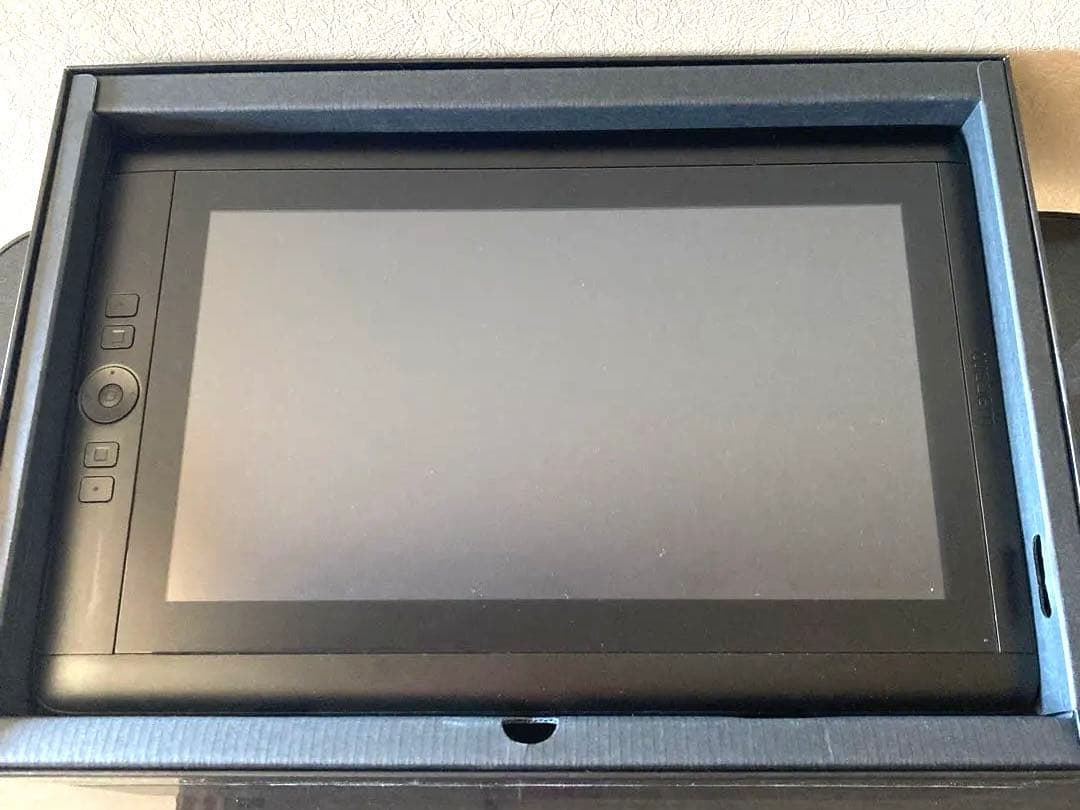Wacom cintiq 13hd本体+付属品（KP501E01Xは買い換え済）