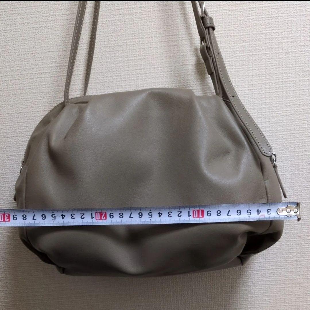 匿名配送ほぼ新品 イアパピヨネ コロンボストンバッグ
