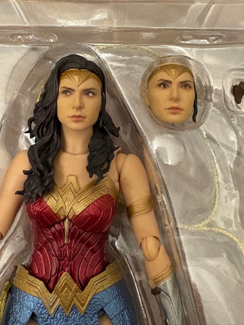 フィギュアーツ　ワンダーウーマン