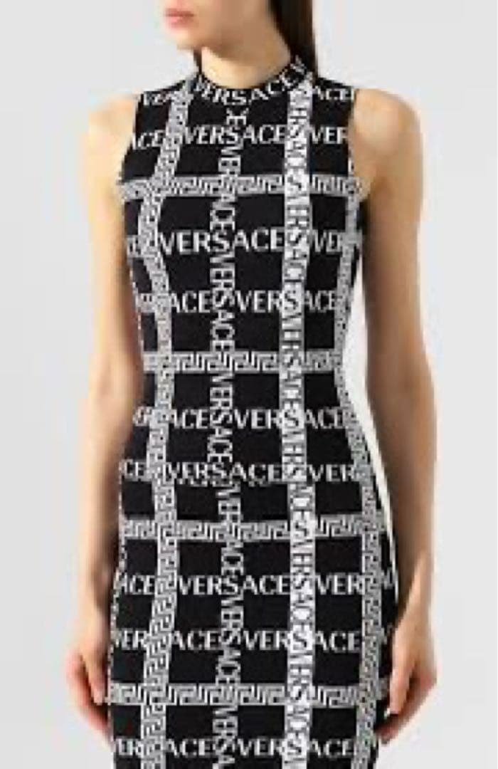 VERSACE ロゴタンクトップ 黒・白　ノースリーブ　ベルサーチ