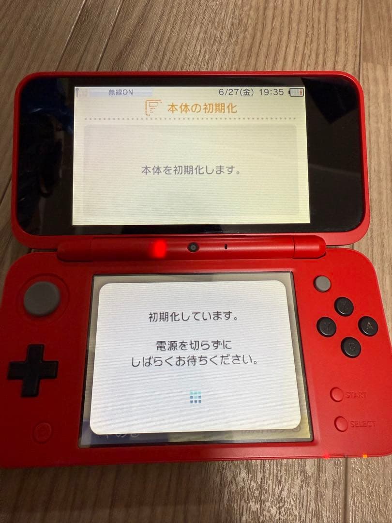 Nintendo 2DS モンスターボールデザイン