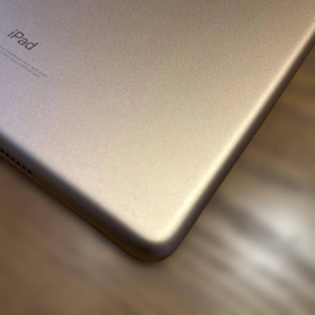 Apple iPad (第6世代) ゴールド 128GB MRM22J/A