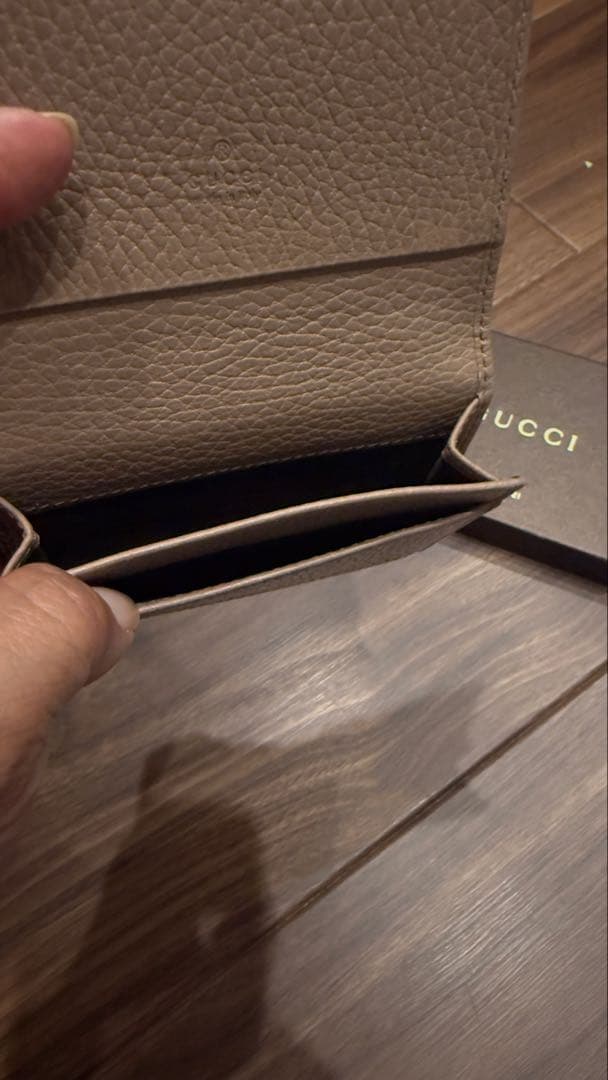 GUCCI ベージュレザー名刺入れ