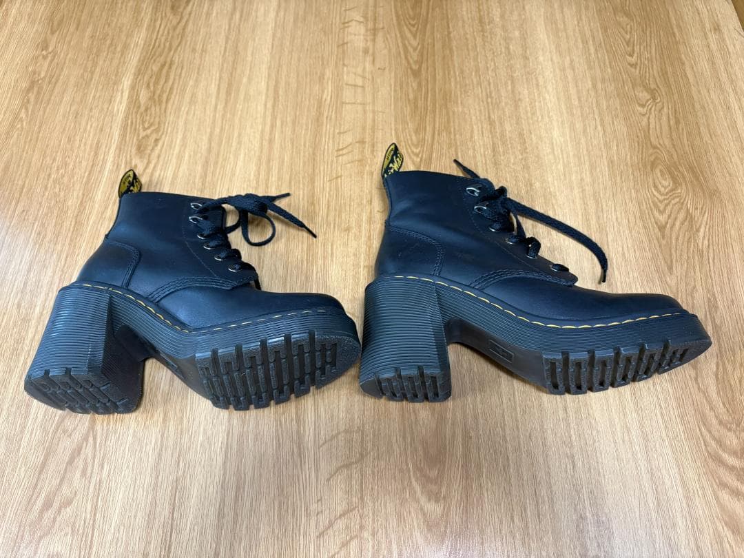 Dr.Martens JESY 6 タイ ヒール ブーツ 厚底